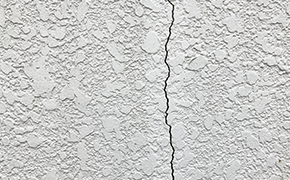 ひび割れが起こる